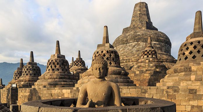 Храмовый комплекс Боробудур: самый большой буддийский храм в мире