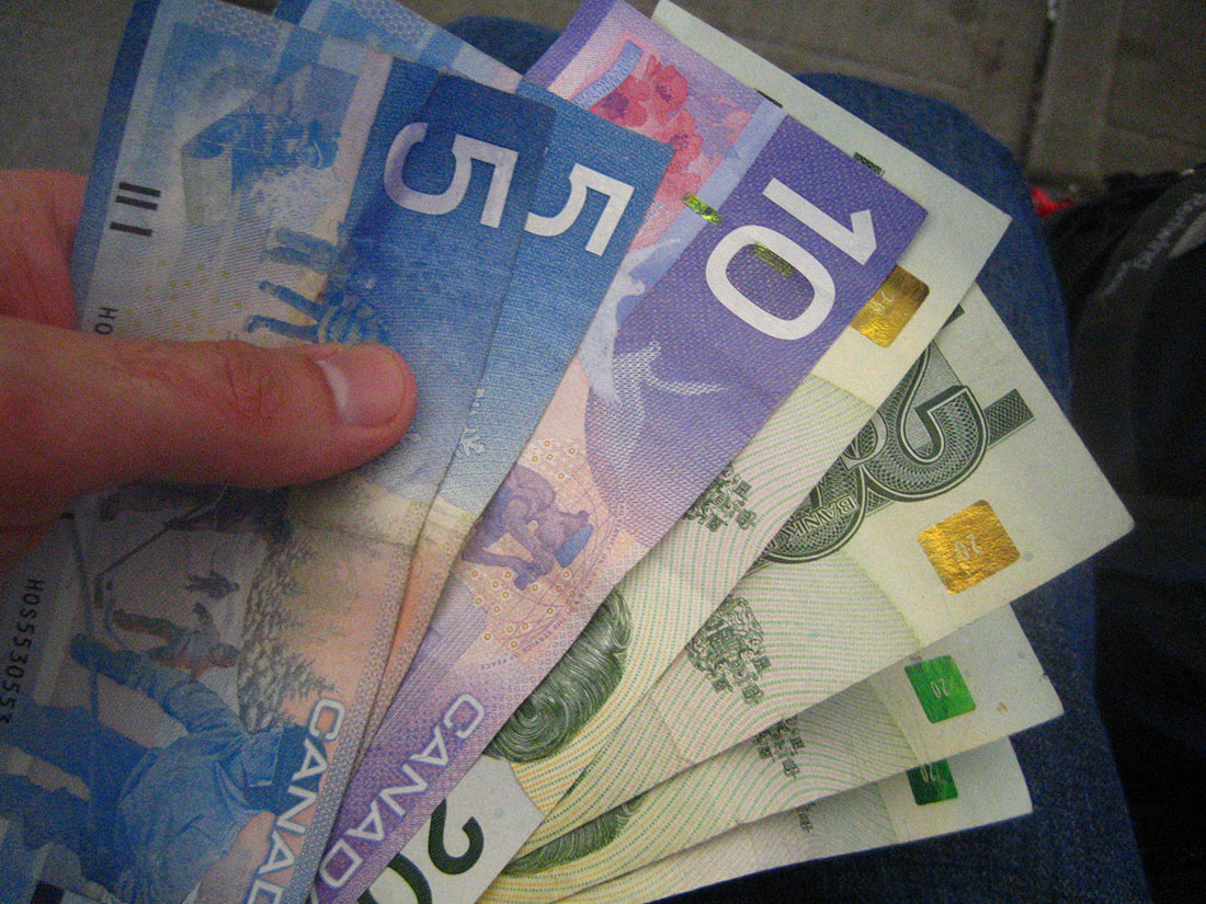 канадские деньги