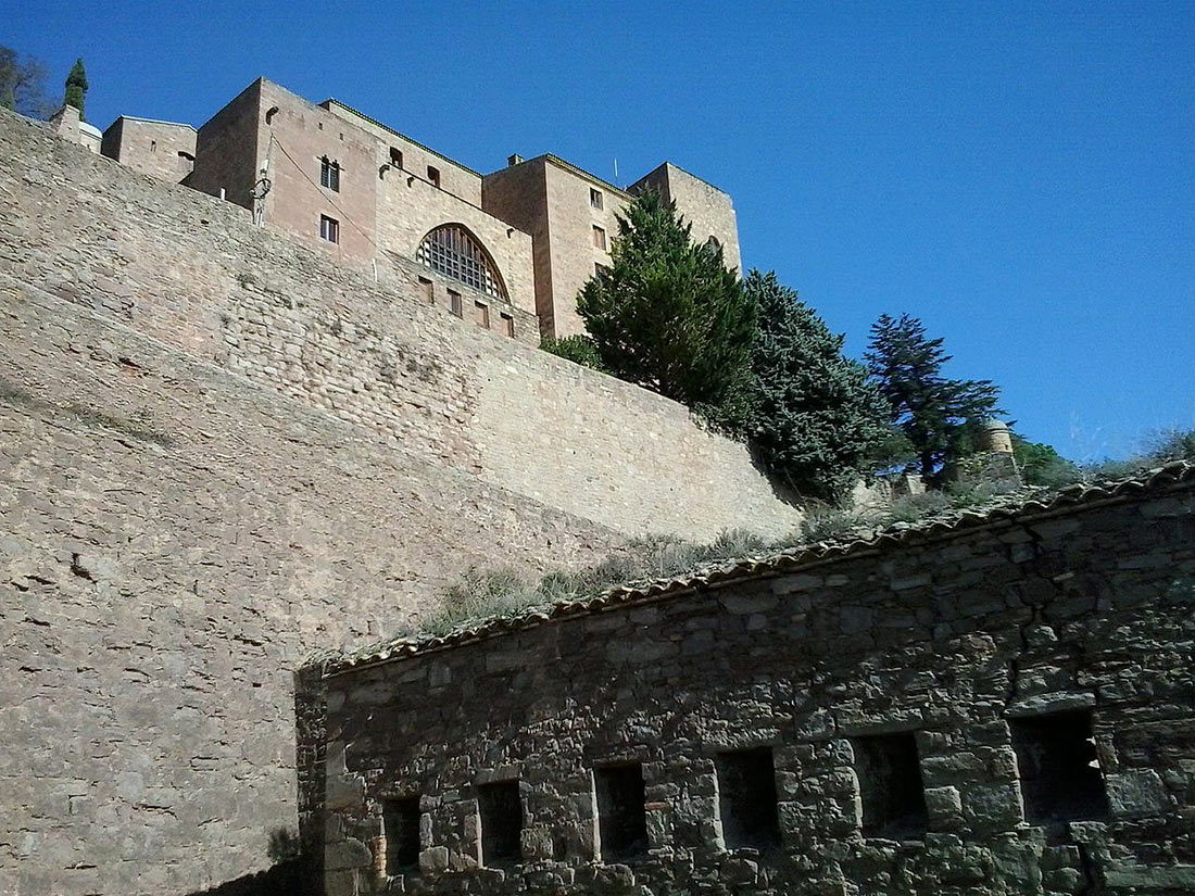 замок Кардона