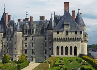 Замок Ланже: древнейшее каменное укрепление Франции, основанное графом Анжуйским