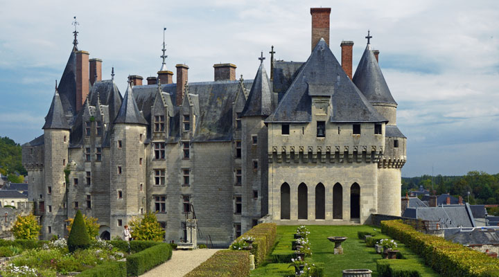 Замок Ланже: древнейшее каменное укрепление Франции, основанное графом Анжуйским