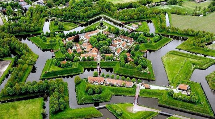 Куда поехать из Амстердама: 15 лучших идей для поездки одного дня