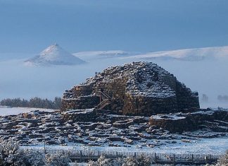Су-Нуракси-ди-Барумини: монументальная башня древней цивилизации на территории итальянской Сардинии