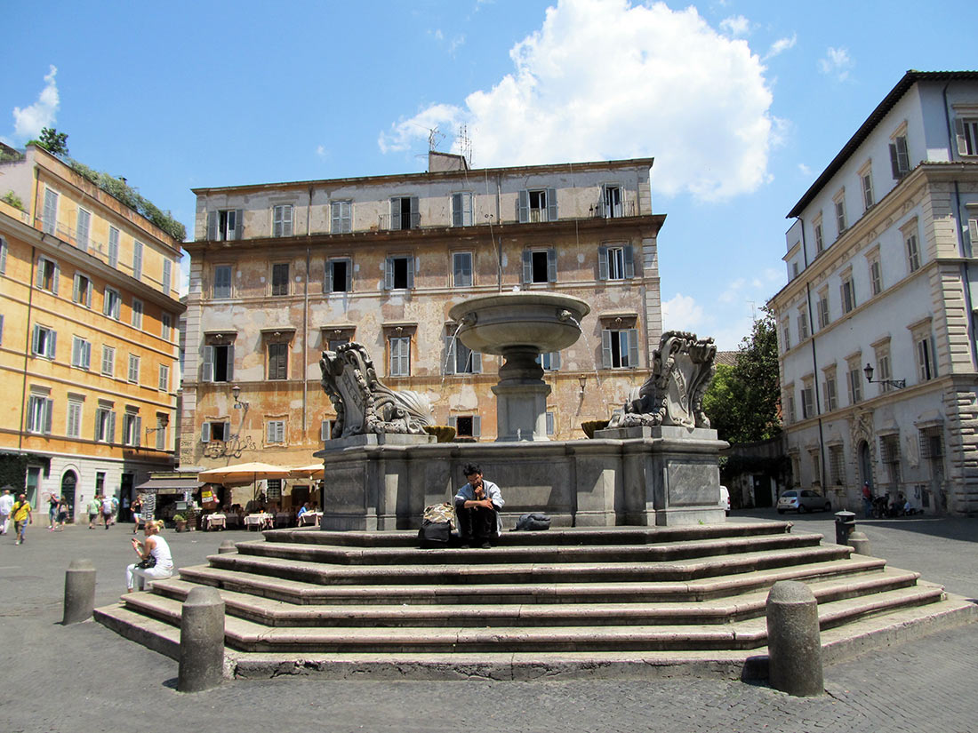 Площадь Санта-Мария-ин-Трастевере (Piazza di Santa Maria in Trastevere)