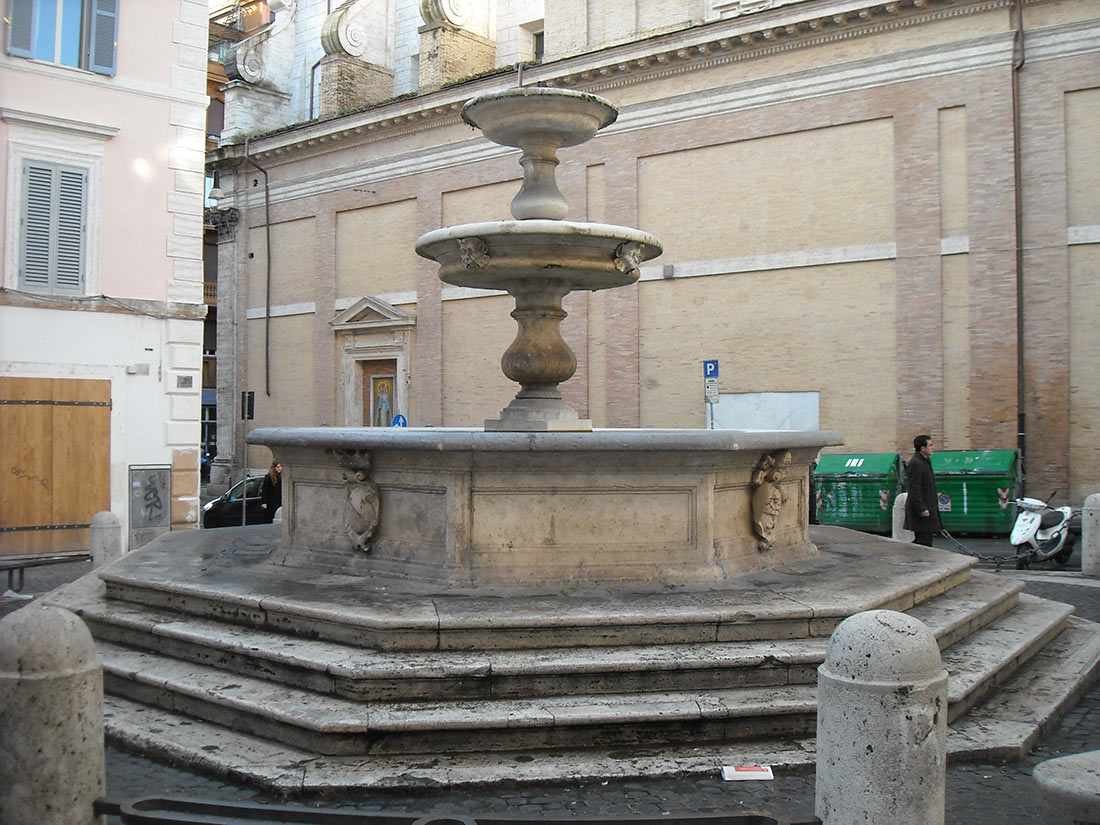 Площадь Мадонны-деи-Монти (Piazza della Madonna dei Monti)