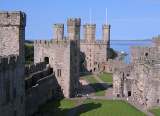 Замок Карнарвон: один из самых величественных и впечатляющих замков короля Эдуарда I