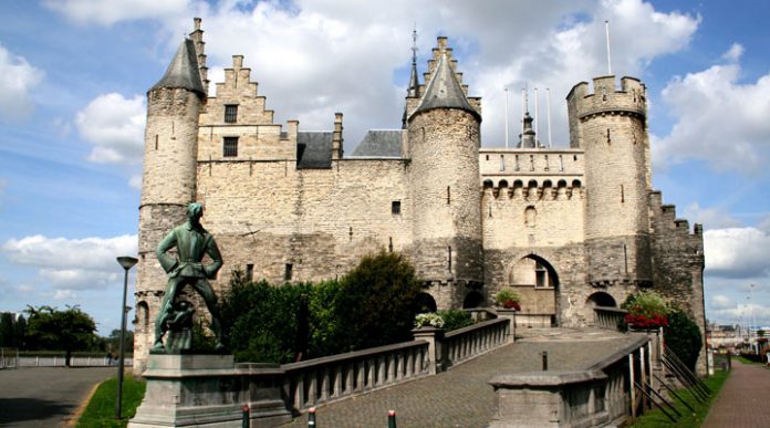 Замок Стен: самое старое здание в Антверпене и один из главных символов города