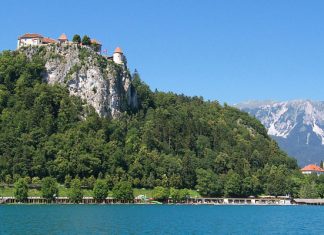 Бледский замок: могущественная крепость на вершине отвесного утеса
