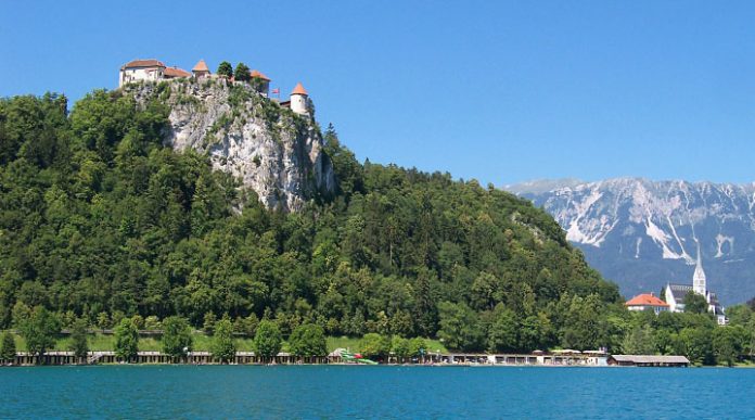 Бледский замок: могущественная крепость на вершине отвесного утеса