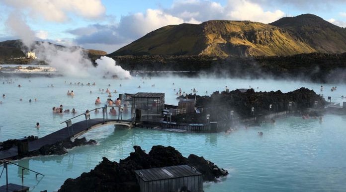Голубая лагуна в Исландии: полный релакс на лавовом поле