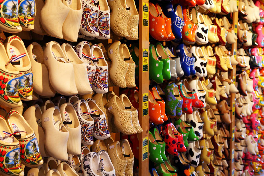 Голландская деревянная обувь