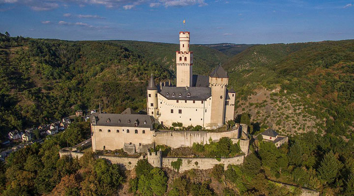 Браубах и замок Марксбург: древний город роз и вина в долине Рейна