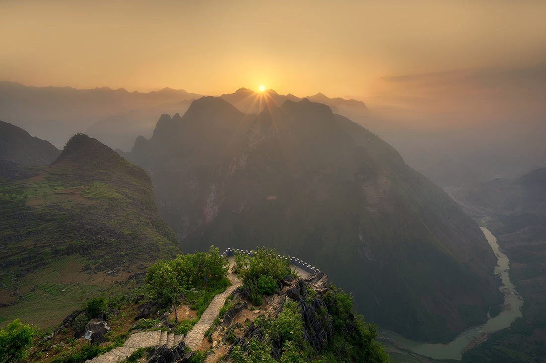 Рассвет над горами Вьетнама
