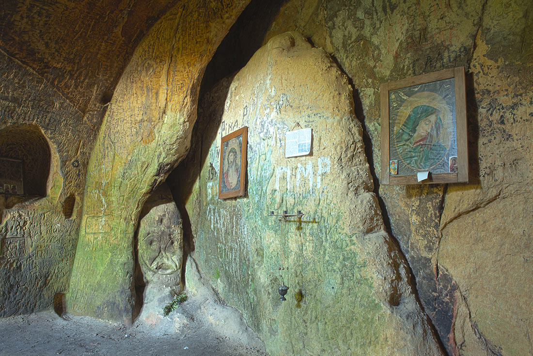 Пещерный монастырь возле села Розгирче