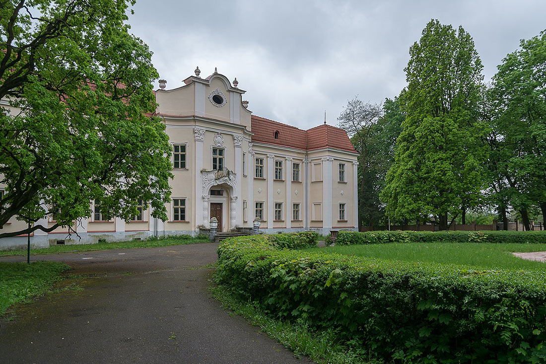 Дворец львовских архиепископов в Оброшино