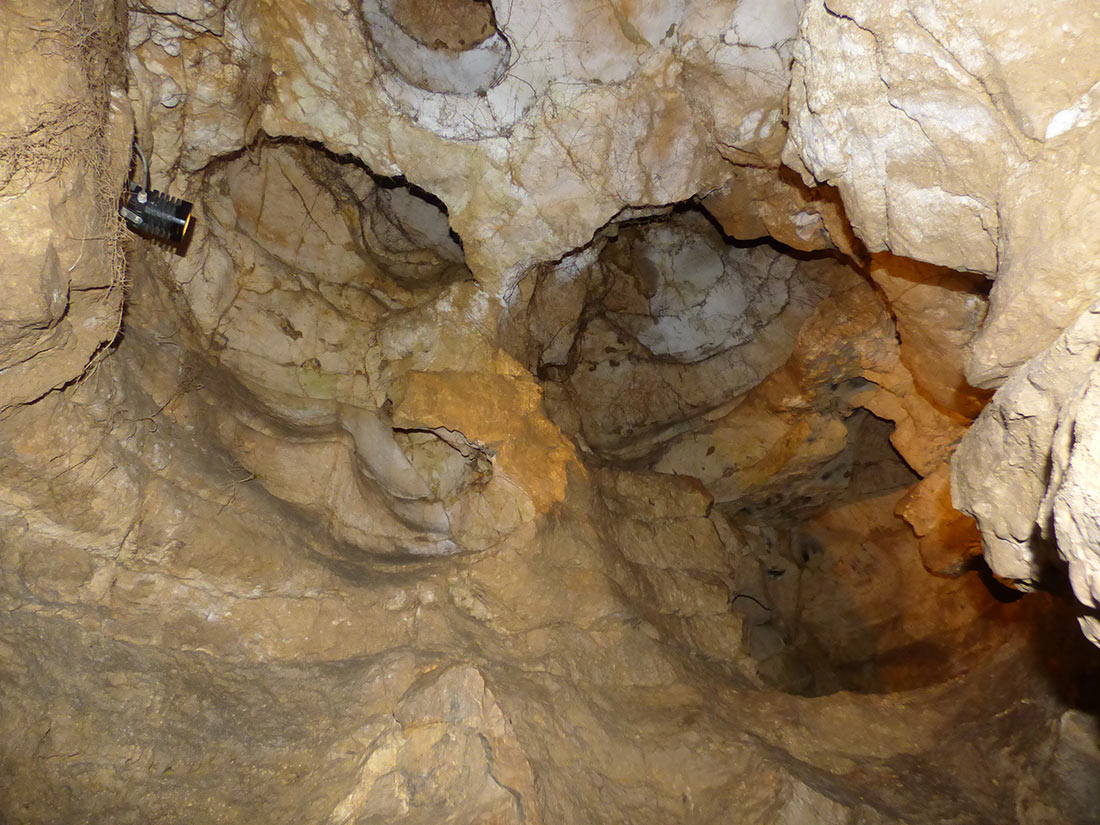 пещера Лоци