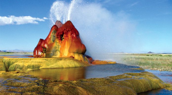 Гейзер Флай: рукотворное чудо в пустыне Блэк Рок