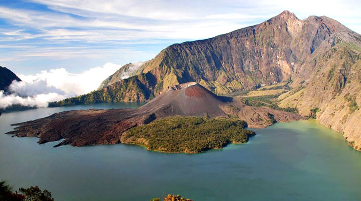 Вулкан Ринджани: одно из самых красивых мест Индонезии