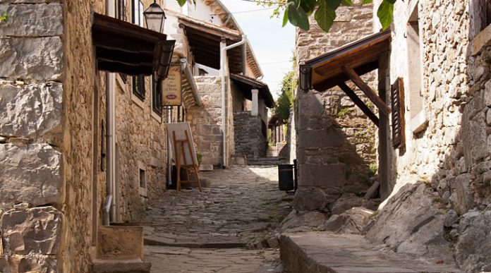 Хум: самый маленький город в мире