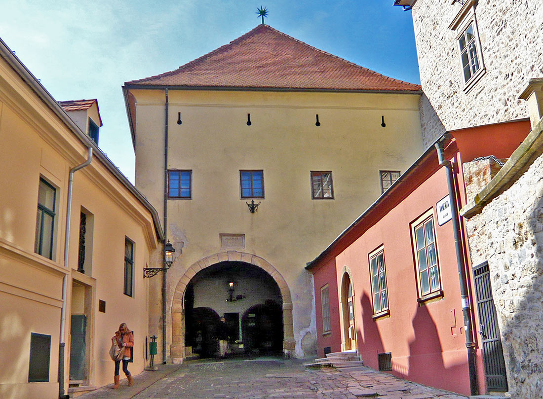 Каменные ворота в Загребе.
