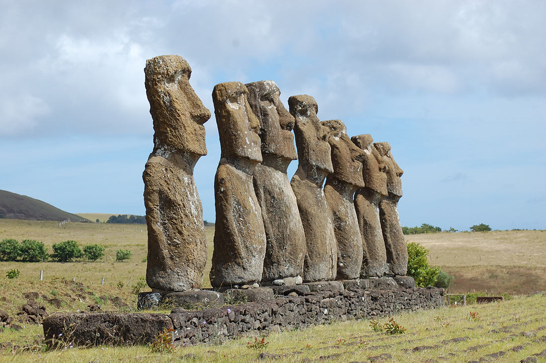 Статуи Моаи на острове Пасхи