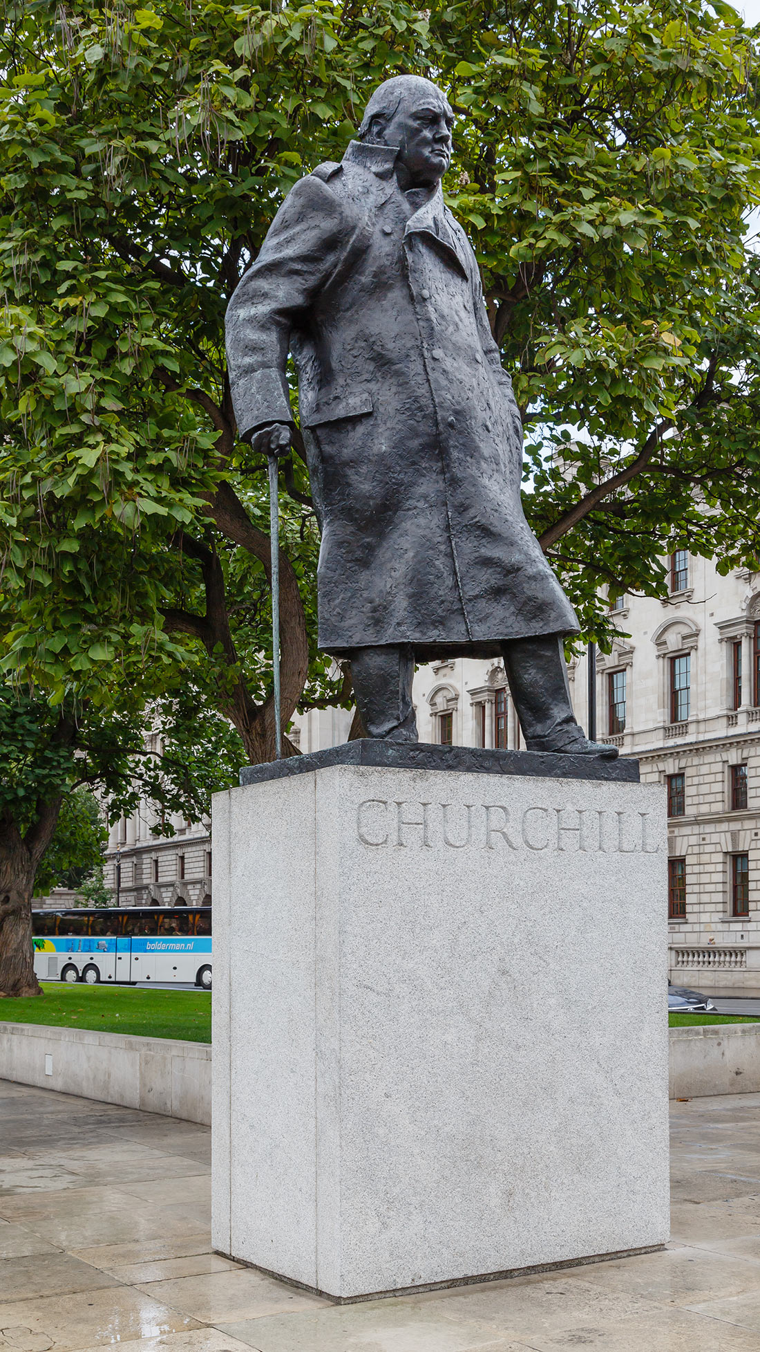 памятник Черчиллю
