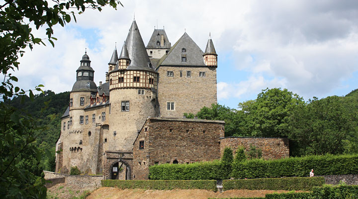 Замок Бюрресхайм: уникальный образец настоящего средневекового замка