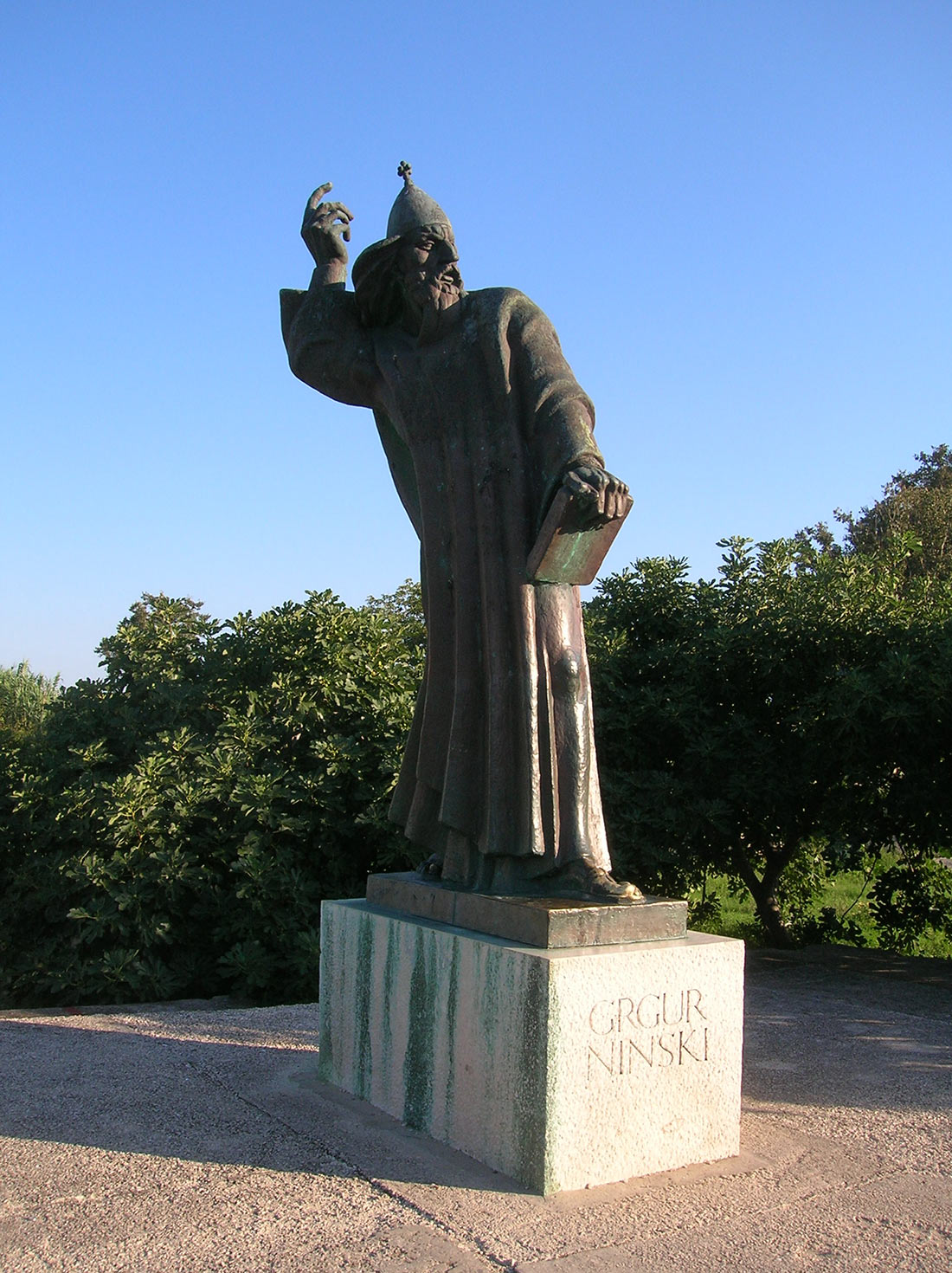 Статуя Гргур Нинского