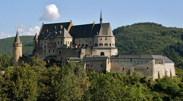 Замок Вианден в Люксембурге: легендарный форпост, который чудом удалось вернуть к жизни