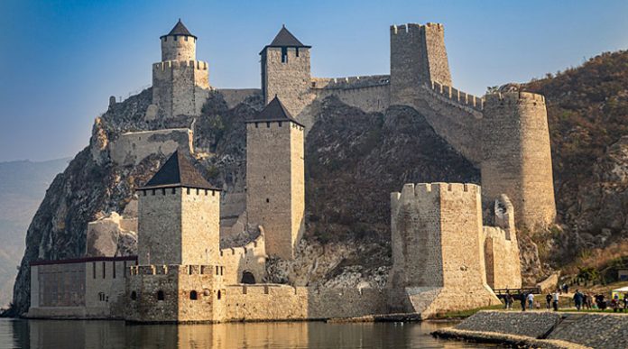 Голубацкая крепость: одна из самых известных достопримечательностей Сербии