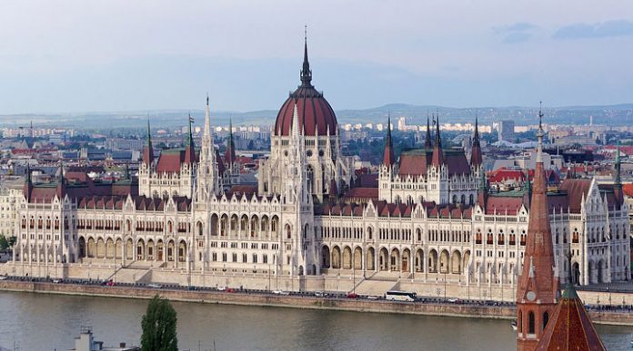 Здание венгерского парламента в Будапеште: одно из самых узнаваемых сооружений в мире