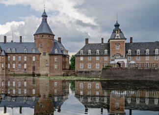 Замок Анхольт: роскошная резиденция древнего княжеского рода