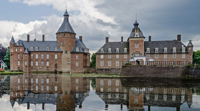 Замок Анхольт: роскошная резиденция древнего княжеского рода