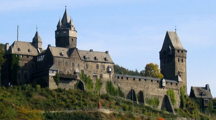 Замок Альтена: романтика старины на фоне удивительной природы