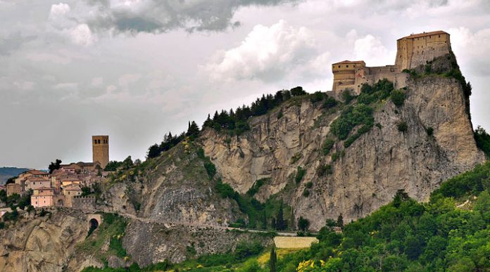 Крепость Сан-Лео: огромный средневековый форт, где закончил свои дни граф Калиостро