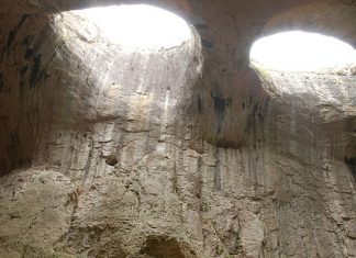 Глаза Бога: уникальная пещера Проходна в Болгарии