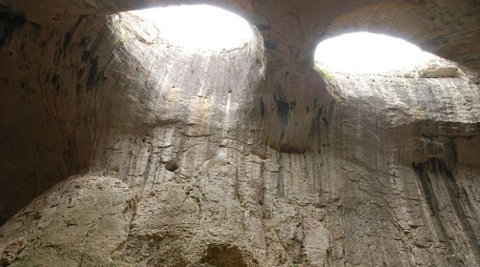 Глаза Бога: уникальная пещера Проходна в Болгарии