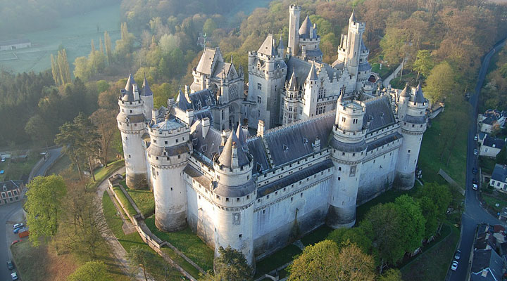 Замки Франции возле Парижа: 10 самых интересных роскошных сооружений