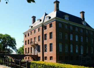 Замок Амеронген — одно из величайших голландских имений