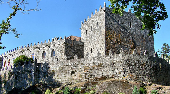 Замок Сотомайор: уникальный аттракцион с древней историей