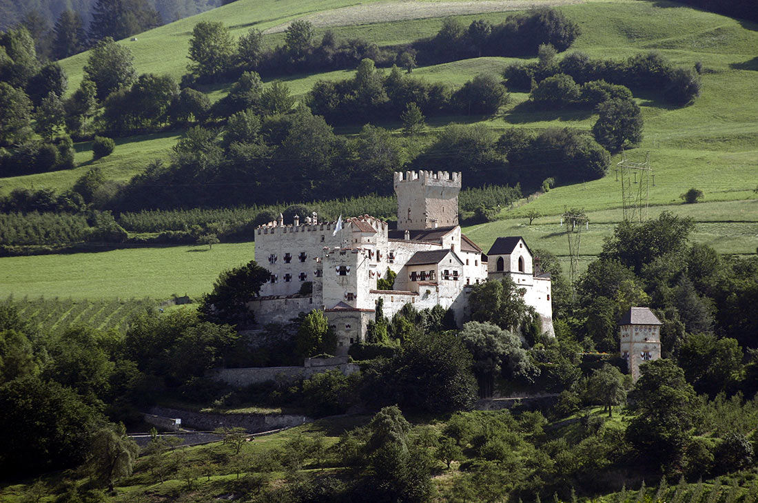 Замок Курбург (Коира)