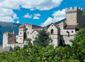 Замок Курбург (Коира): вот уже более половины тысячелетия он принадлежит одной и той же семье