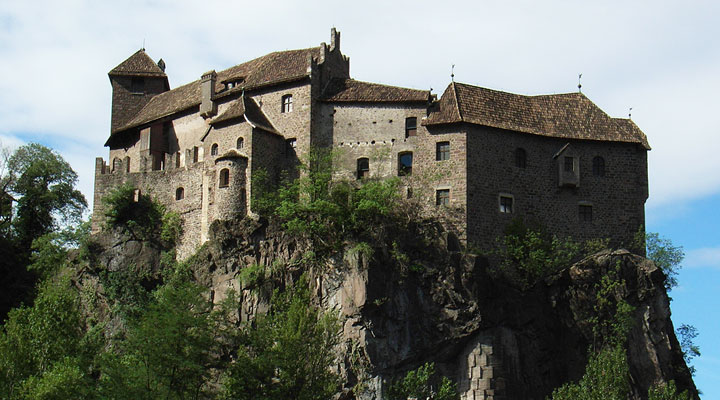 Замок Рункельштайн: дух Средневековья в итальянских альпах