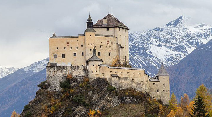 Замок Тарасп в Швейцарии: таких чудес уже не строят