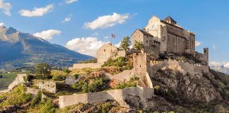 Базилика де Валери: уникальная церковь на холме в горах Швейцарии