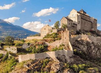 Базилика де Валери: уникальная церковь на холме в горах Швейцарии