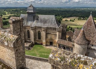 Замок Бирон: фамильная крепость, которая отстояла 10 веков!