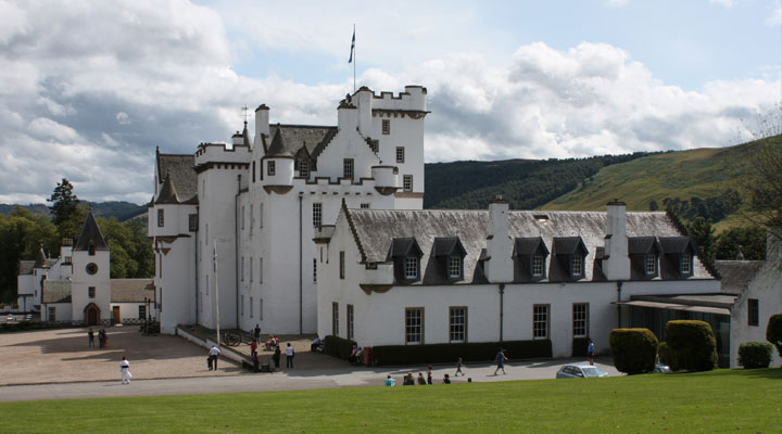 Замок Блэр — один из самых красивых и уникальных форпостов Шотландии