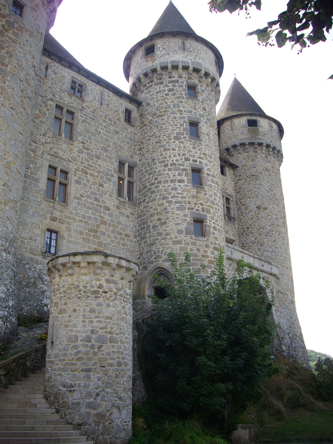 Западный фасад замка Валь