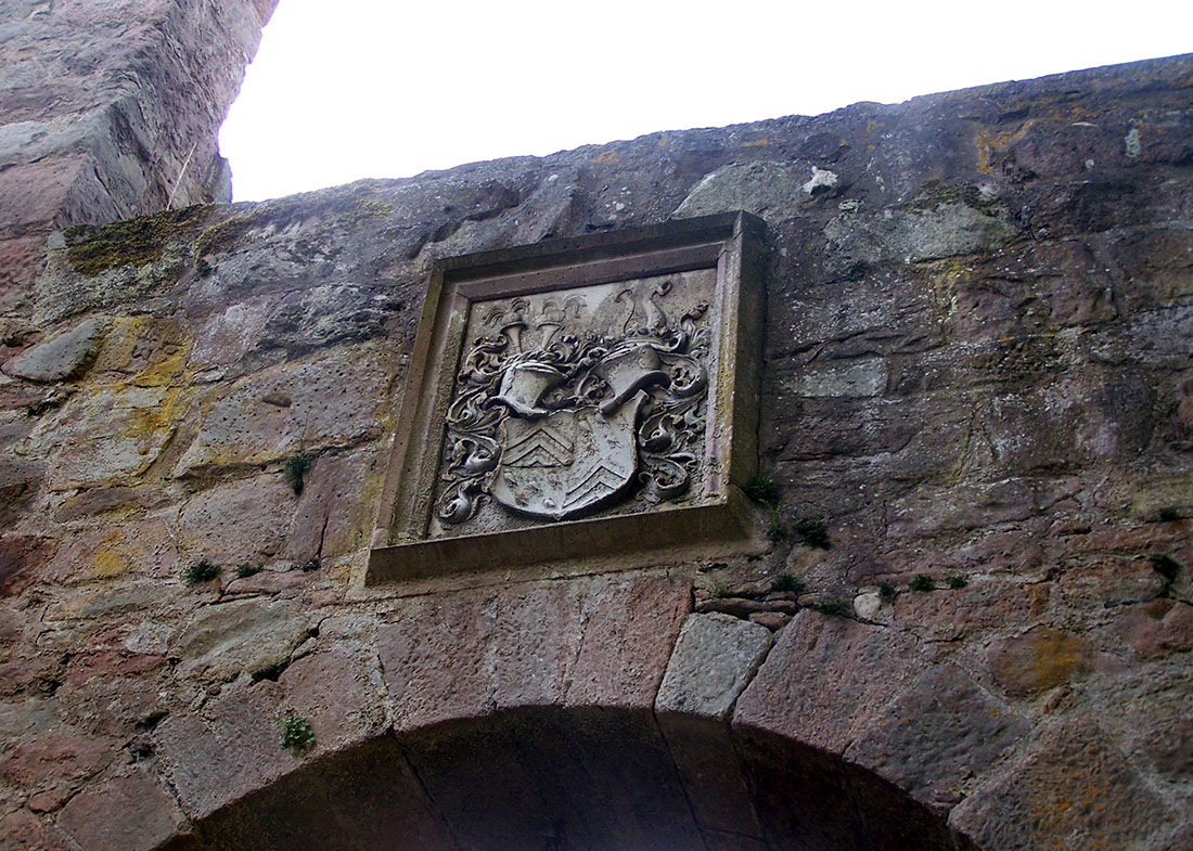 Герб семьи Берлепш на замковой стене
